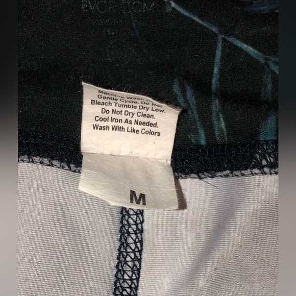 Evolution and Creation leggings size medium skull and flowers 
Bundle2save$ - Picture 7 of 9